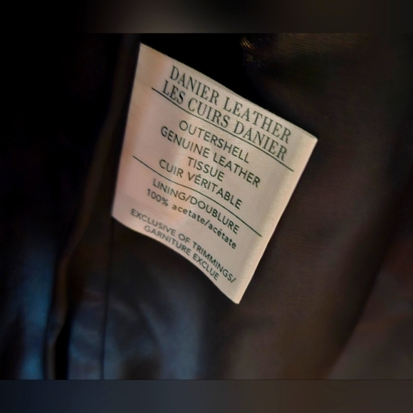 Danier Classic Women's Front Button Mid Length Leather Jacket - Picture 7 of 8